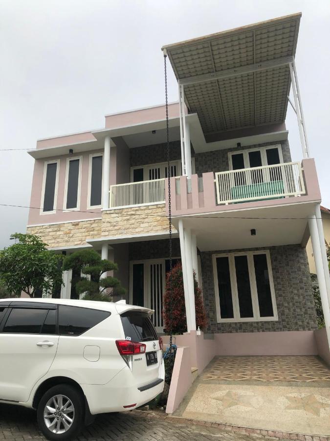Villa Kusuma Hill A8 Batu  Esterno foto
